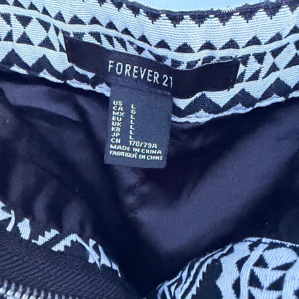 Forever 21 Black White Geometric Tribal Aztec Print High Waisted Shorts Large - Picture 5 of 11
